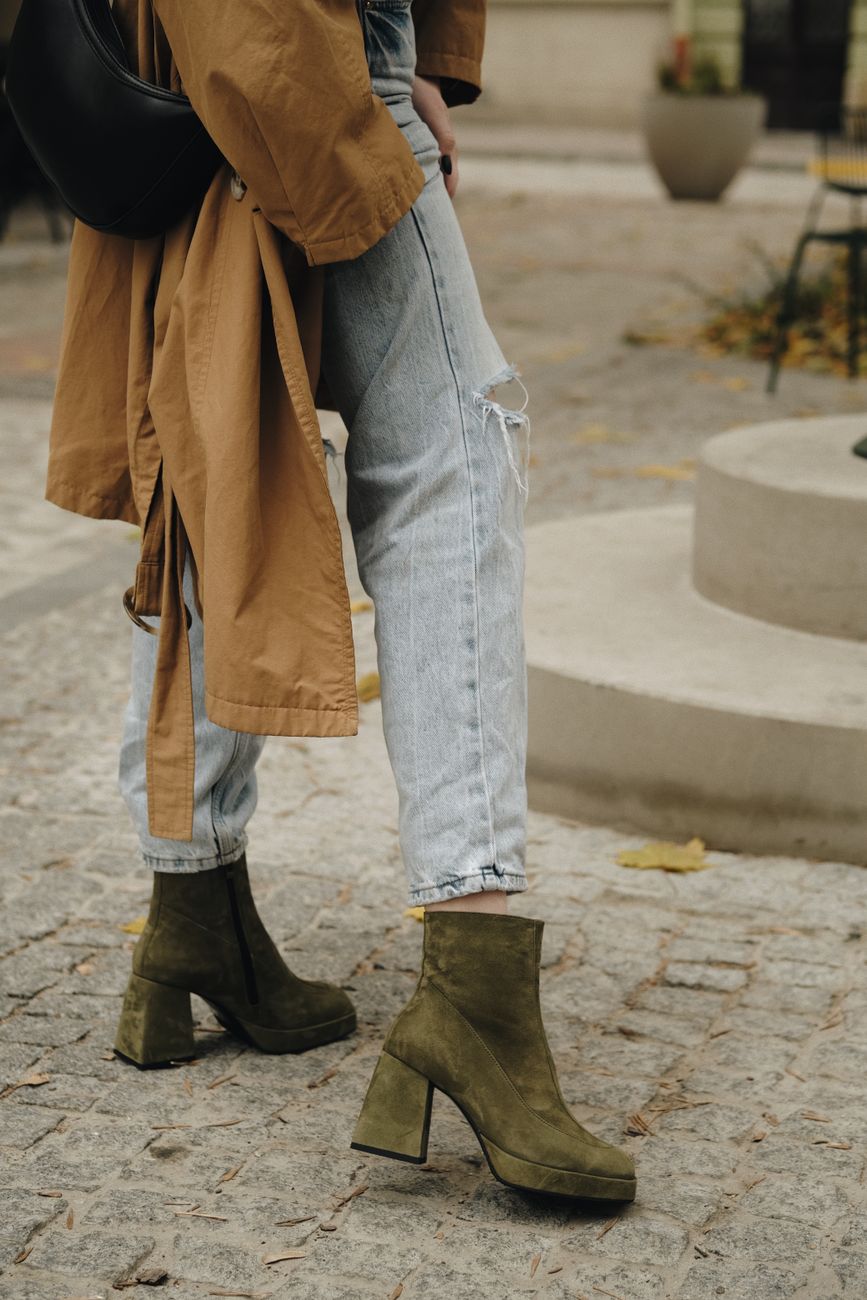 Outfit — kabát a členkové čižmy